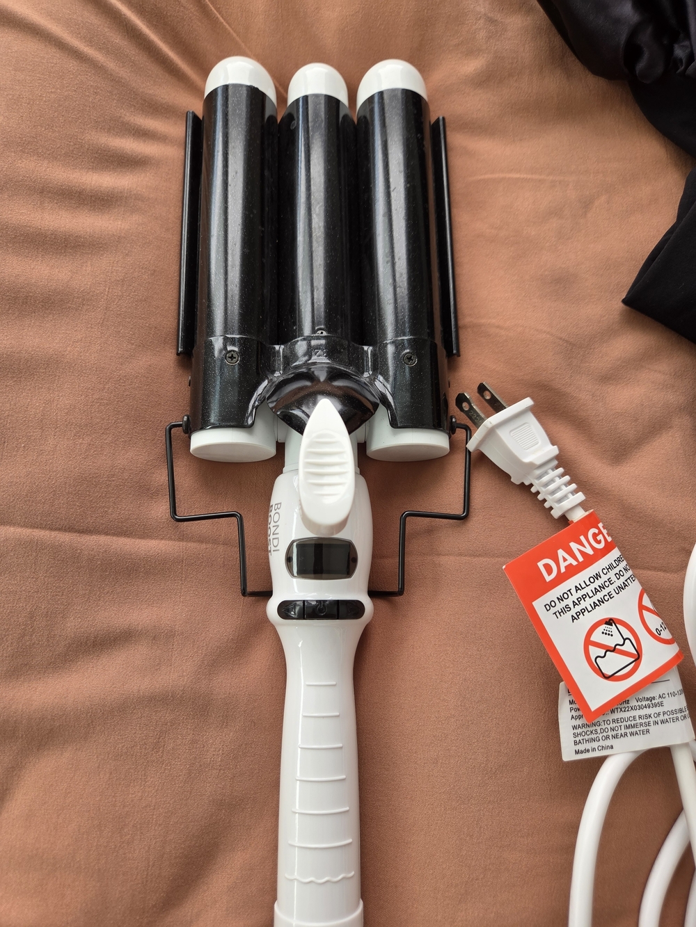 White and Black Triple Barrel Hair Waver